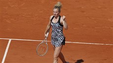 Kateina Siniaková slaví zisk prvního setu ve tetím kole Roland Garros.