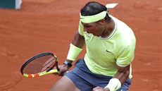 panl Rafael Nadal se raduje bhem finále Roland Garros.