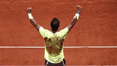 panl Rafael Nadal se raduje z dvanáctého vítzství na Roland Garros.