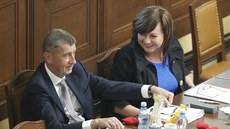 Premiér Andrej Babiš a ministryně financí Alena Schillerová ve Sněmovně....