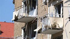 Zniené balkony obytného domu ve védském Linkopingu, kde se ráno ozval výbuch....