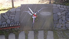Památník na míst havárie jednoho z Lightning ve Srubci