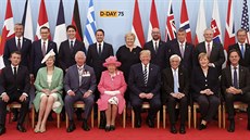 Pední ada zleva: guvernérka Nového Zélandu Patsy Reddyová, francouzský...