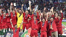 Cristiano Ronaldo s trofejí pro vítze Ligy národ, premiérový roník ovládli...