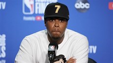 Kyle Lowry z Toronta na tiskové konferenci po tvrtém finále NBA.