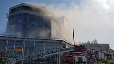 Hasiče v Plzni opět zaměstnal požár chátrající budovy na Rokycanské třídě,...