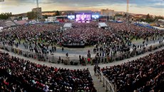 Stadion v Králov Poli zail v sobotu velkou koncertní show kapely s frontmanem...