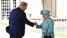 Americký prezident Donald Trump a britská královna Albta II. (Londýn, 3....