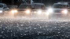 Silné bouřky provázené přívalovými dešti zkomplikovaly automobilovou i...