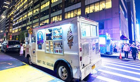 Zmrzlináské auto na 7th Avenue v centru New Yorku