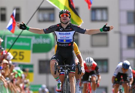 Italský cyklista Elia Viviani uspl na závod Kolem výcarska v závru 5. etapy.