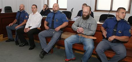 Bývalý policista Martin Novotný (vlevo) a Ale epták u Krajského soudu v...