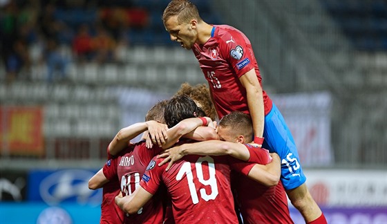 Česká radost v kvalifikaci o Euro 2020, fotbalisté slaví gól proti Černé Hoře,...