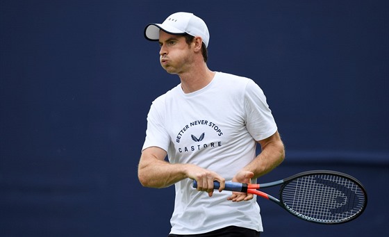 Andy Murray pi tréninku v londýnském Queen´s Clubu.