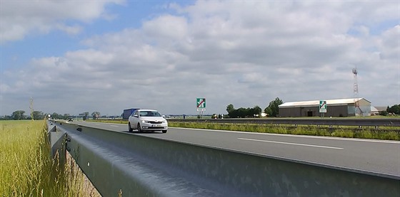 Dálnice D11 kousek od Pla�ic u Hradce Králové (7. �ervna 2019)