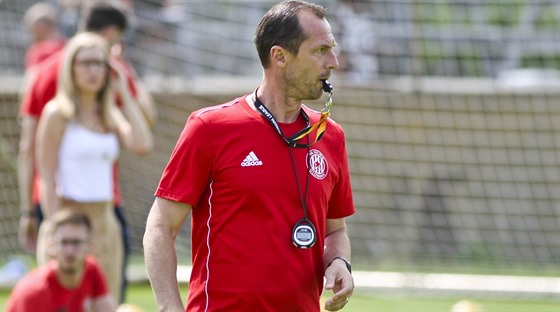 Trenér Radoslav Látal  na olomouckém tréninku.