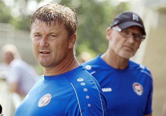 Pavel Jirousek (vlevo) strávil na chrudimské fotbalové lavice mimo jiné po...