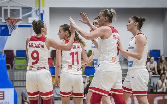 eské basketbalistky v zápase s Lotyskem.