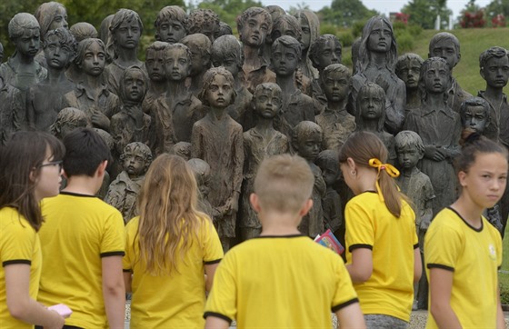 V Lidicích na Kladensku si lidé 15. ervna 2019 pi pietním aktu pipomnli 77...