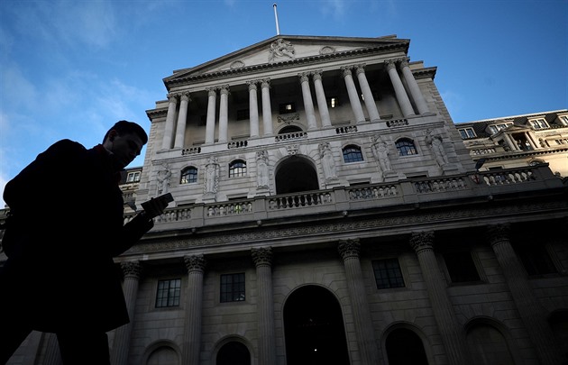 Propad dluhopisů vyvolal paniku, britské penzijní fondy byly před krachem