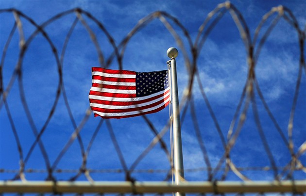 Trump chce poslat na Guantánamo i Evropany, píší v USA. Bílý dům to popírá