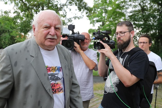 Pragováci kultury? Knížák, Černý, Balzerová i Rochová na jedné lodi