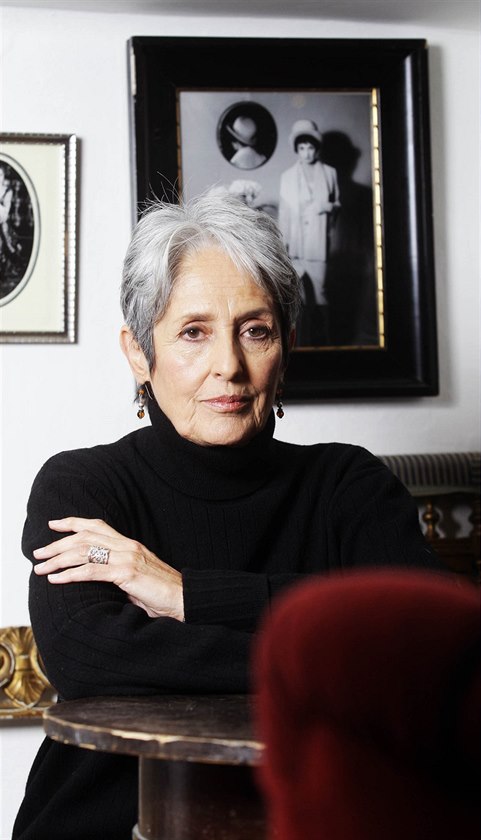 Fotogalerie: Americká písničkářka Joan Baezová a exprezident ...