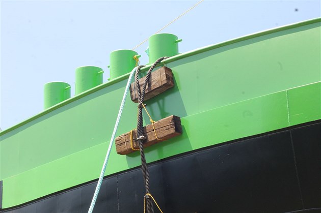 Ve Lhotce u Lovosic na Labe spustili nový tanker pro pepravu jedlých olej.