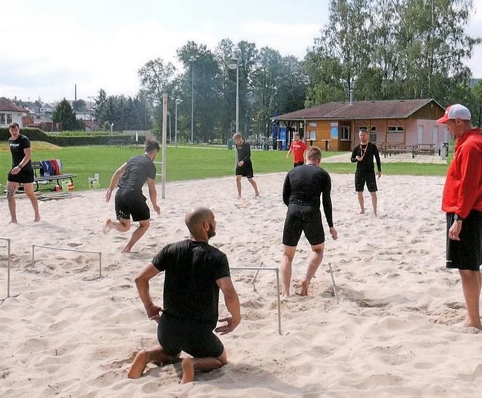 Hokejisté Hradce Králové nabírali na soust�ed�ní v Ústí nad Orlicí kondici v...