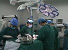 Lékaři provádějí v čínském městě Hefel transplantaci ledviny (25. srpna 2018)