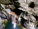 Poátky objevování kocjanských jeskyní se datují a do roku 1815.