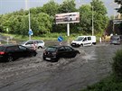 Blesková stedení záplava zaskoila idie na praském Bohdalci. (12. ervna...