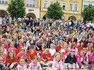 Stovky kolák v Trutnov zahrály na pivní kelímky cup song