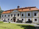Chotěbořský zámek je sídlem rodiny Dobrzenských. Vrácen jim byl v restituci...