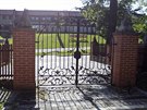 Brána do parku u zámku v Chotěboři je poslední rok zamčená.