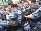 Ruská policie propustila novináe, jeho stoupence zmlátila a pozatýkala