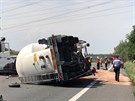Dálnici D10 ped Prahou zablokovala nehoda tahae, který po nárazu do svodidel...