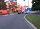 Pi honice s policií v centru Hradce Králové narazil idi octavie u pechodu...