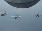 Letadla SAE Falcon a USA F-35A hlídkují na Perským zálivem. (29. kvtna 2019)
