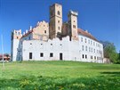 Areál zámku a cukrovaru v Beclavi: historie zámku sahá do 11. století, kdy byl...
