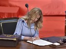 Nová slovenská prezidentka Zuzana aputová podepisuje slib pi své inauguraci...