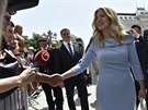 Nová slovenská prezidentka Zuzana aputová se zdraví s lidmi po své inauguraci...