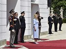 Nová slovenská prezidentka Zuzana aputová pevzala Prezidentský palác po své...