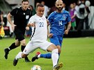 Slovenský fotbalista Stanislav Lobotka stílí gól v duelu s Ázerbájdánem.