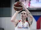 eská basketbalistka Renáta Bezinová na estce v zápase s Lotyskem