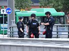 Švédští policisté před nádražím v Malmö, kde postřelili nebezpečného muže (10....