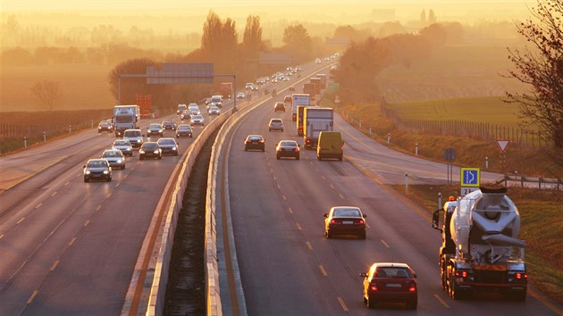 Sürücüler Ekim ayına kadar otoyol tabelaları için 7,3 milyar kron ödedi