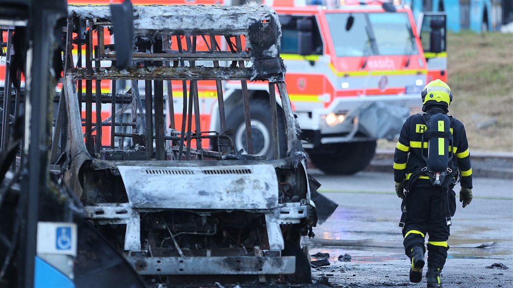 Dopravní podnik Ostrava si autobusy po ničivém požáru více chrání