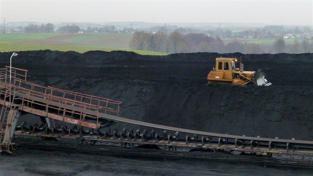 Povrchový uhelný důl u obce Pawlowice, Polsko (6. prosince 2019)
