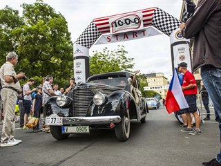 Start veteránského závodu 1000 mil československých